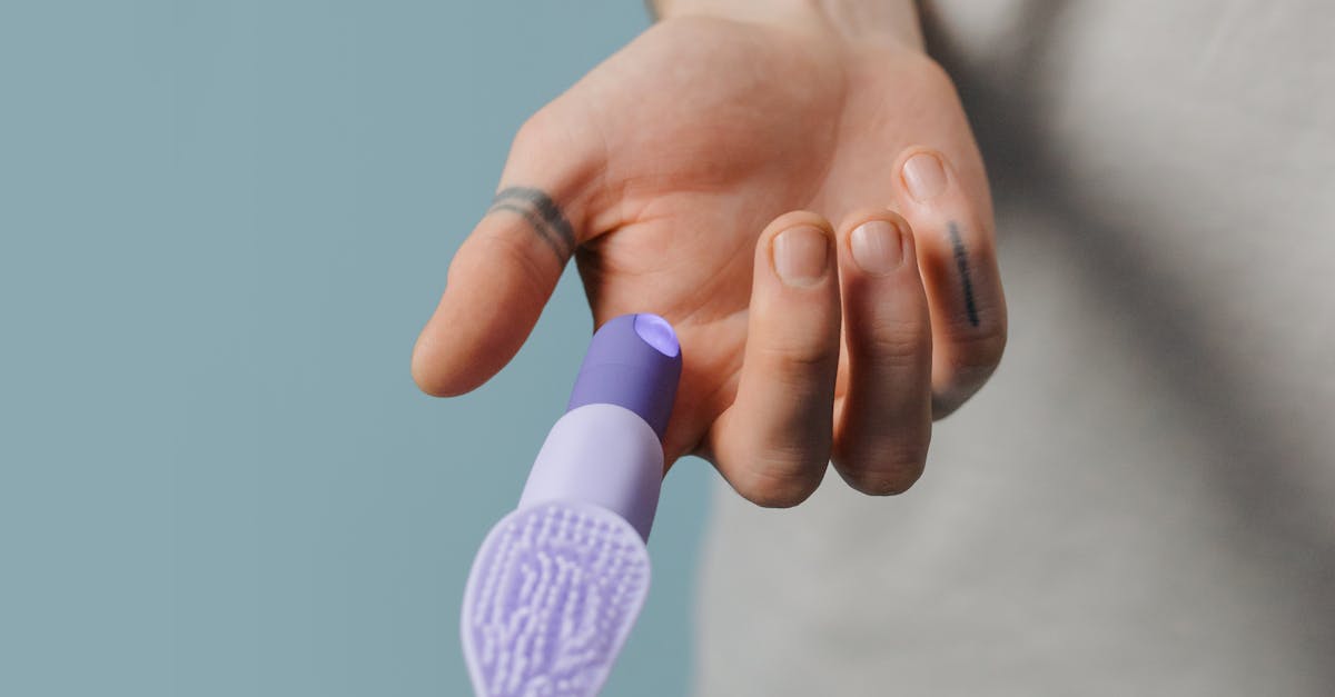 découvrez tout ce qu’il faut savoir sur les vibrateurs : conseils d’utilisation, différents modèles, bienfaits pour la sexualité et guide d’achat pour choisir le produit qui vous convient.