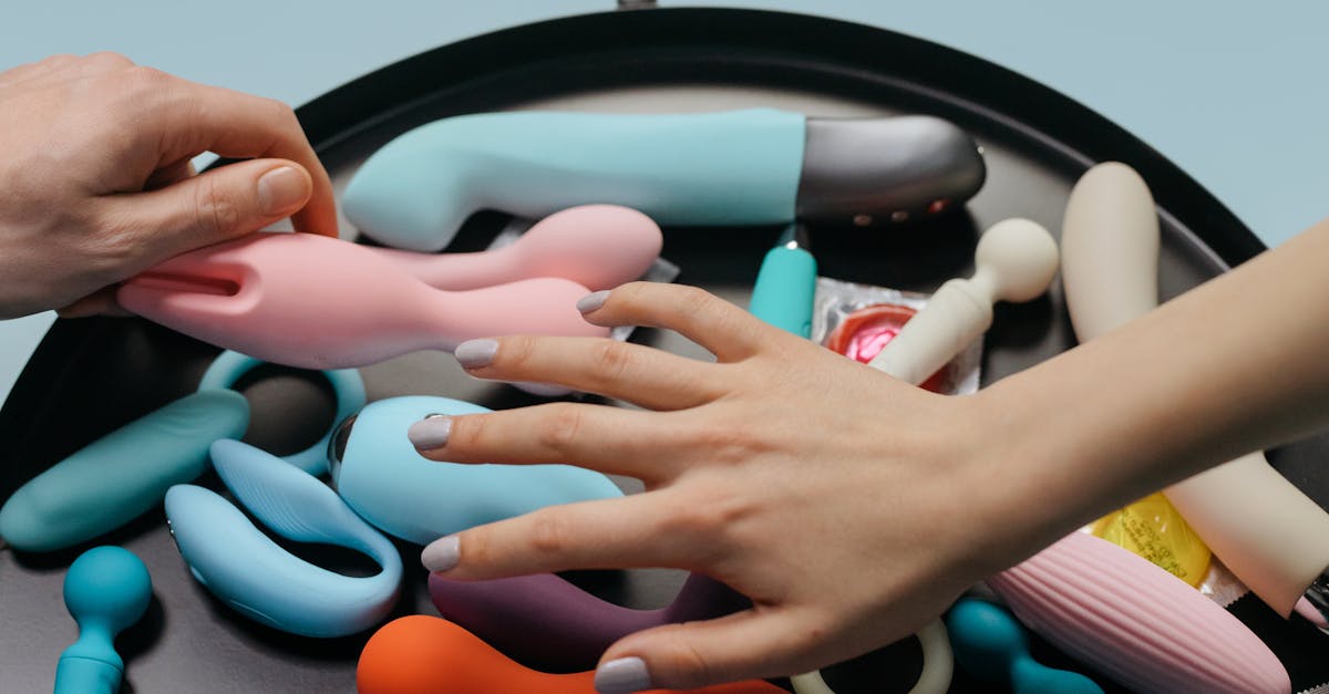 découvrez tout ce qu'il faut savoir sur les dildo : utilité, conseils d'utilisation, matières, sécurité et astuces pour choisir le modèle le mieux adapté à vos envies. guide complet d'utilisation responsable.