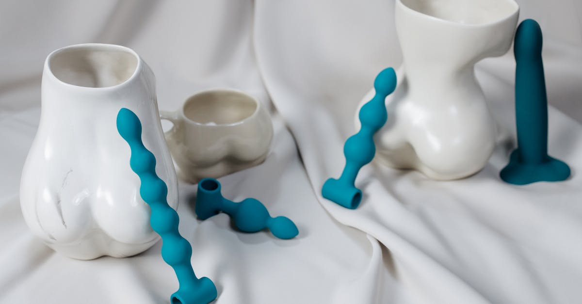 découvrez tout ce qu'il faut savoir sur les dildos : conseils d'utilisation, types, avantages et sécurité pour une expérience intime en toute confiance.