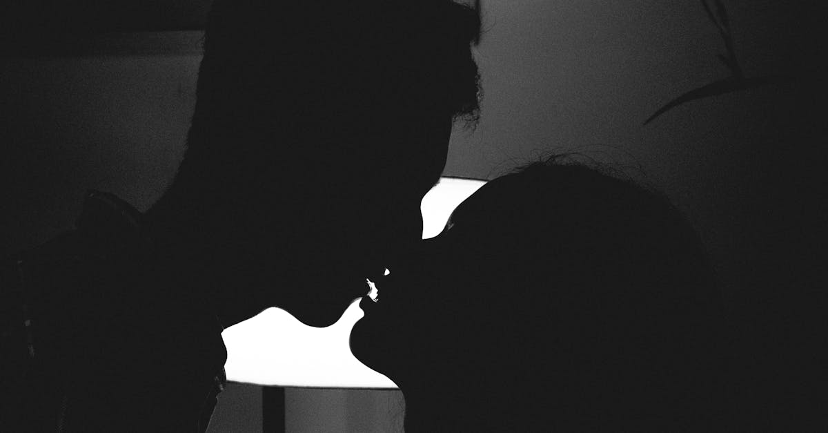 découvrez tout sur l'intimité : ses différentes formes, ses bienfaits pour la relation de couple et des conseils pour renforcer la proximité émotionnelle, physique et mentale.